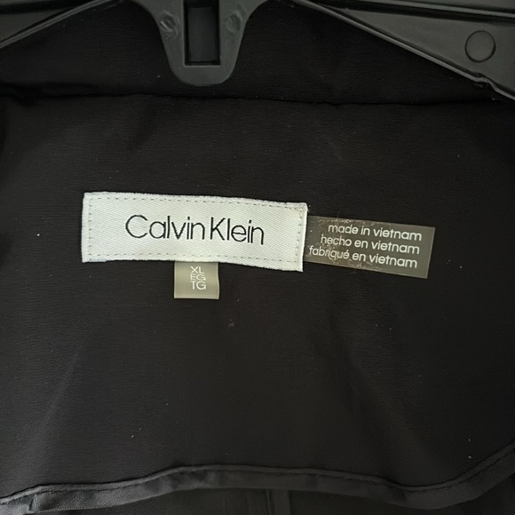 Elegant Black Women's Coat - Picture 6 of 6